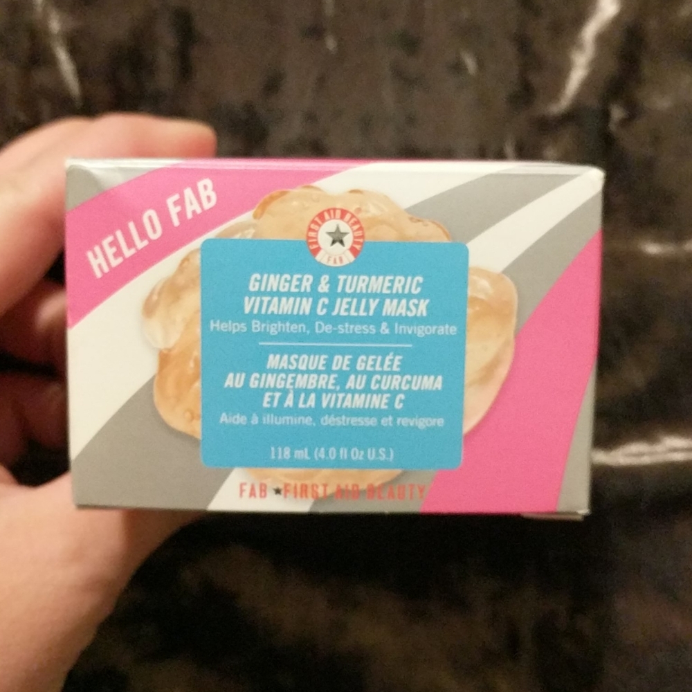 First aid beauty ginger and tumeric vitamin c mask